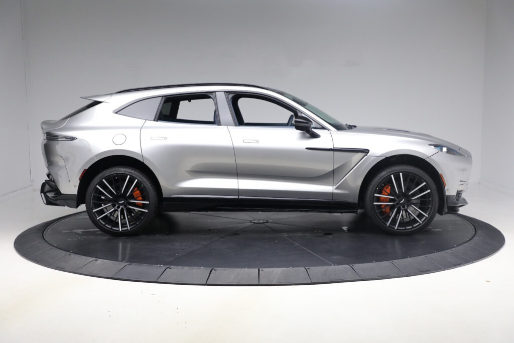 Aston Martin DBX707 Side