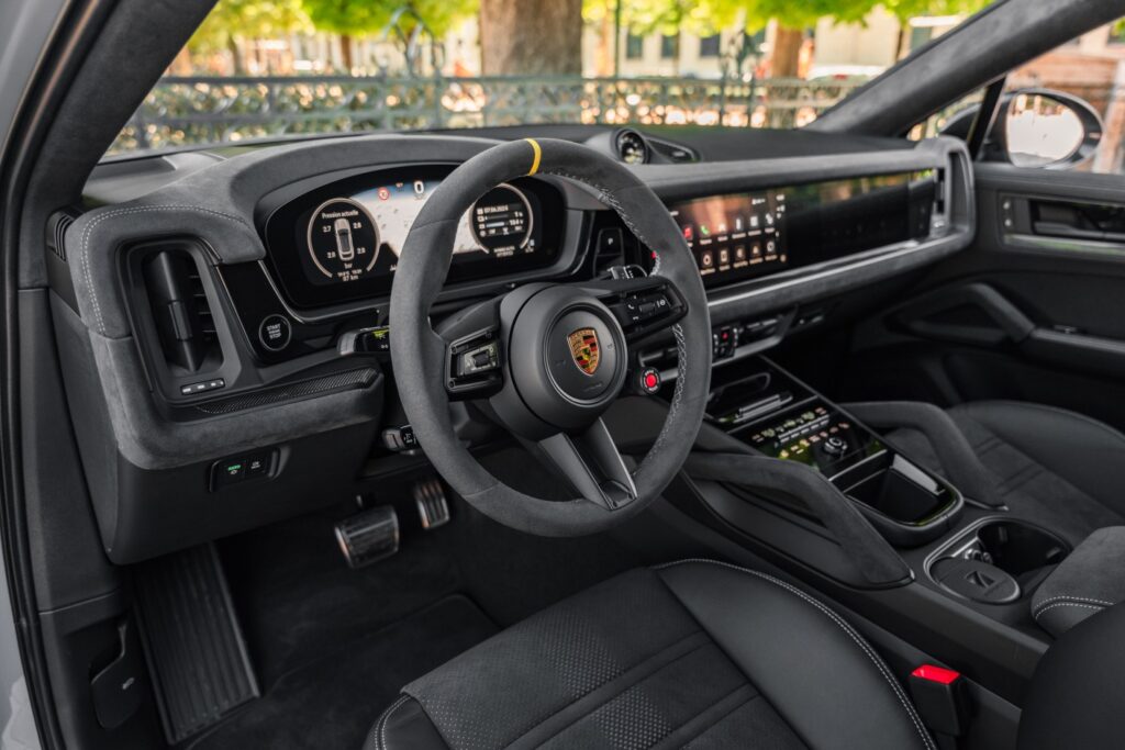Porscche Cayenne Turbo Pack GT Interior 2
