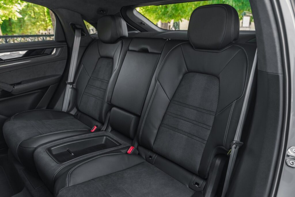 Porscche Cayenne Turbo Pack GT Interior 5