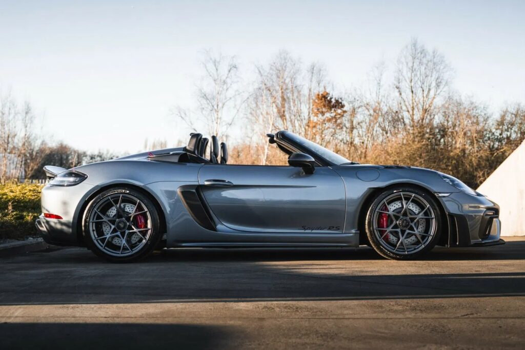 Porsche 718 Spyder RS Side