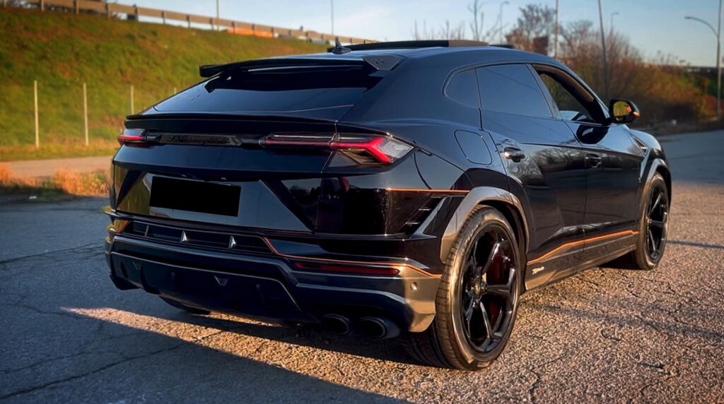 Lamborghini Urus Perf Black Rear