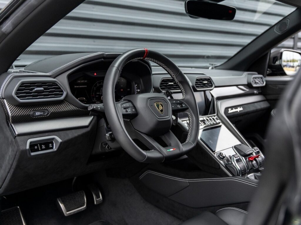 Urus Performante Black Front 1