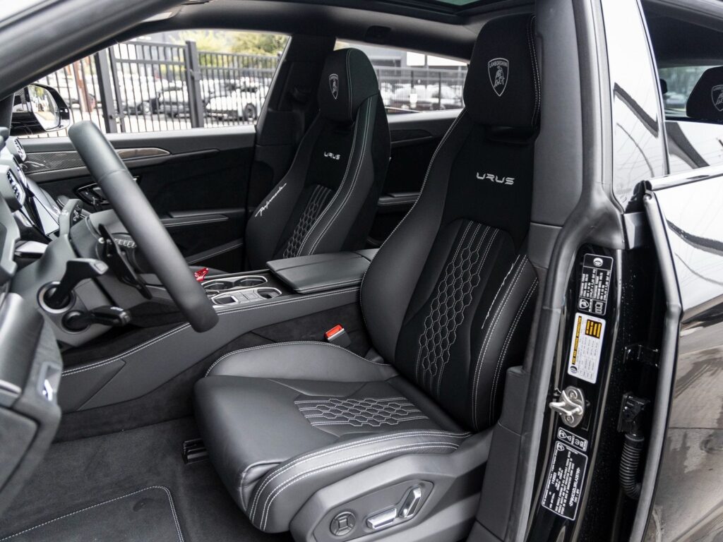 Urus Performante Black Front 2
