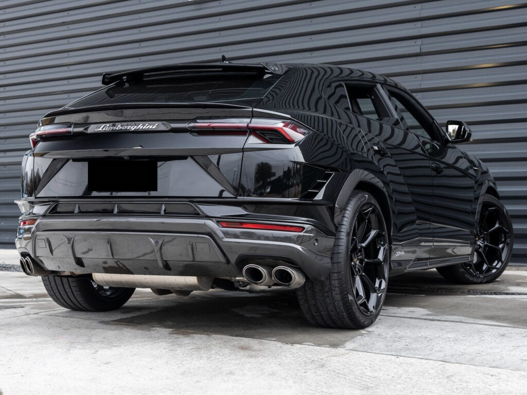 Urus Performante Black Rear2