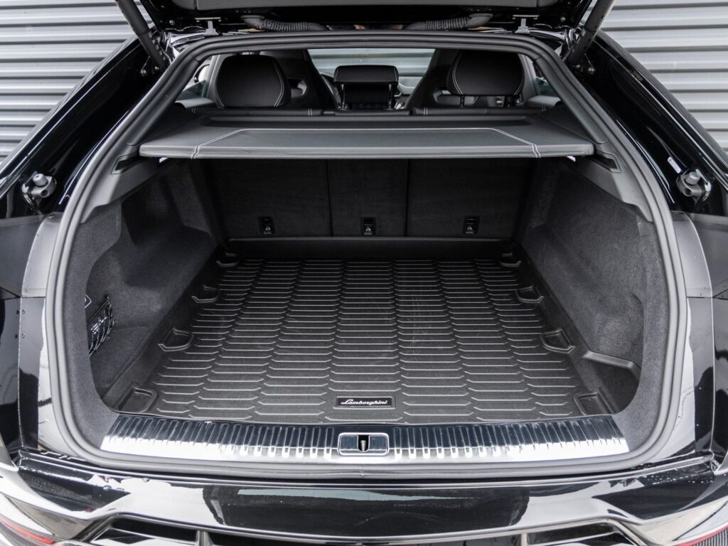 Urus Performante Black Trunk