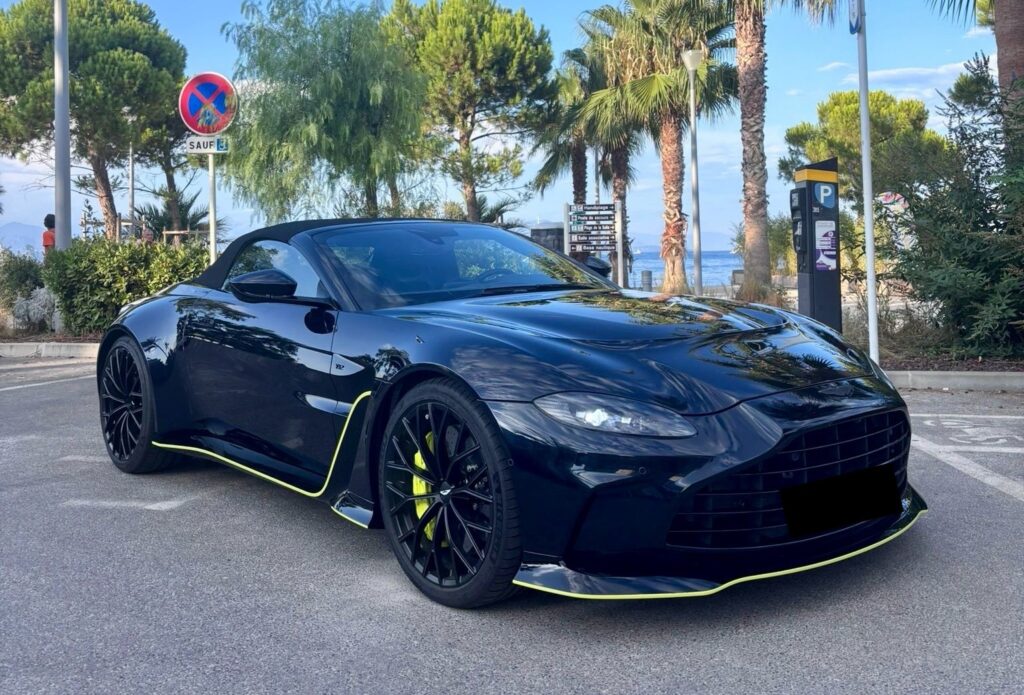 Aston Martin V12 Vantage Roadster Front 4